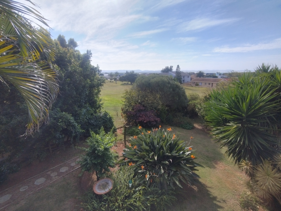 4 Bedroom Property for Sale in Wavecrest Eastern Cape
